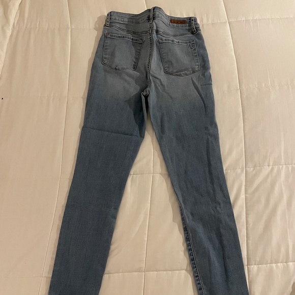 Articles of Society Light Wash Skinny Jeans (Size 27) - Picture 2 of 4